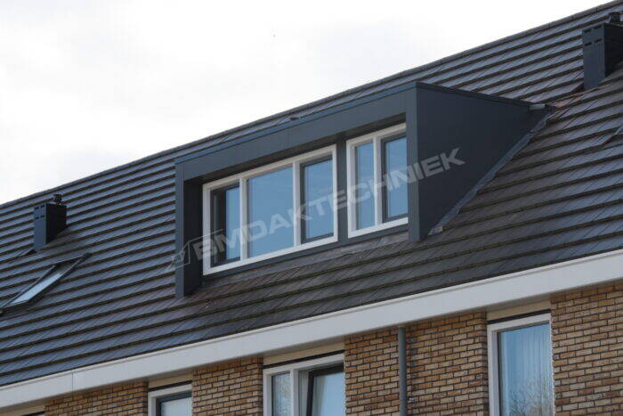 Kunststof dakkapel Kunststof dakkapel op tussenwoning
