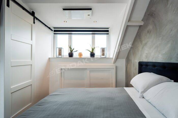 Slaapkamer met een dakkapel Slaapkamer met een dakkapel